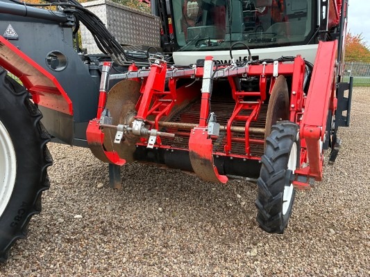 Dewulf / Miedema DeWulf, RA3060, 2 Row, Self-Propelled Potato Harvester - detail