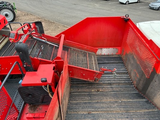 Dewulf / Miedema DeWulf, RA3060, 2 Row, Self-Propelled Potato Harvester - detail