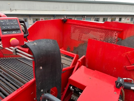 Dewulf / Miedema DeWulf, RA3060, 2 Row, Self-Propelled Potato Harvester - detail