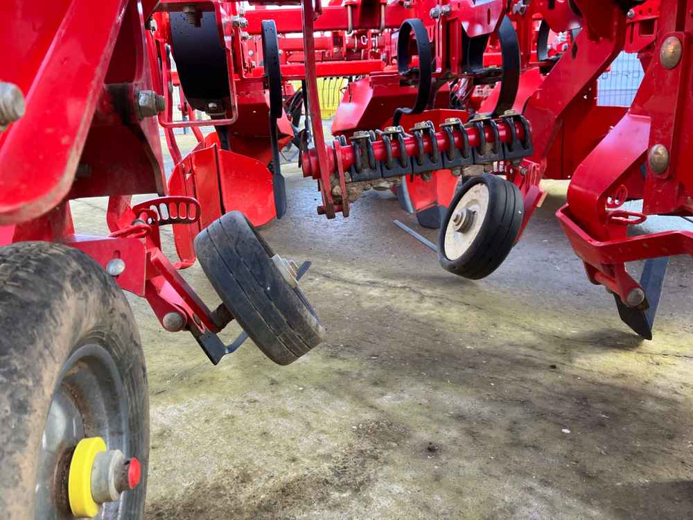 GRIMME Grimme GH2, Weeder, Row Re-Former - detail