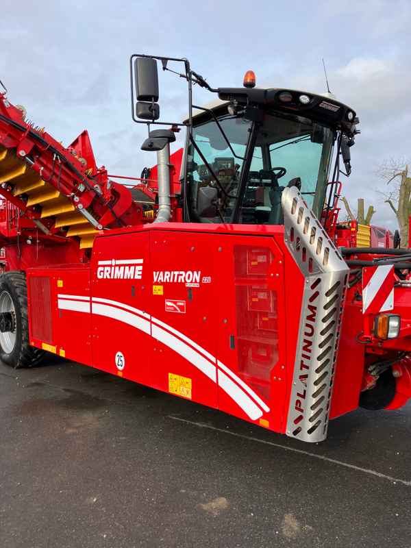 GRIMME Grimme Varitron 220 Platinum TT, Self-Propelled Potato Harvester - left