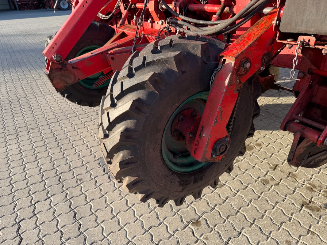 Kverneland UN-3300 - detail