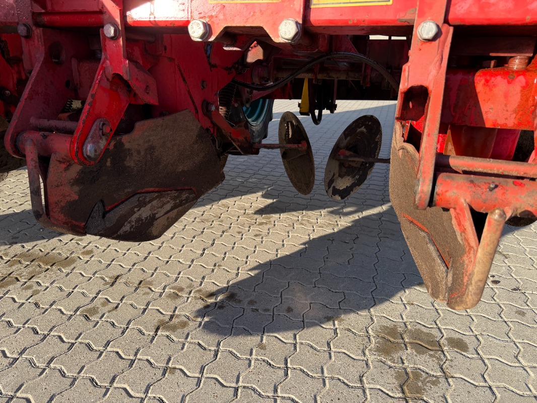 Kverneland UN-3300 - detail