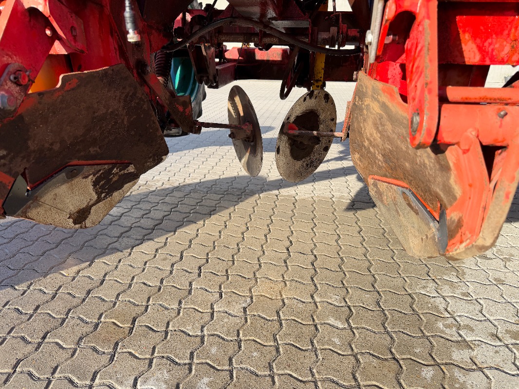 Kverneland UN-3300 - right