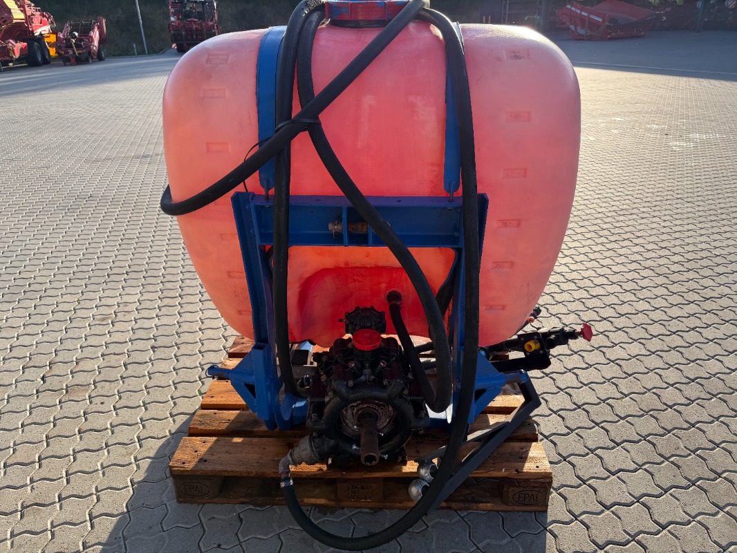 Kverneland UN-3300 - machinePlate