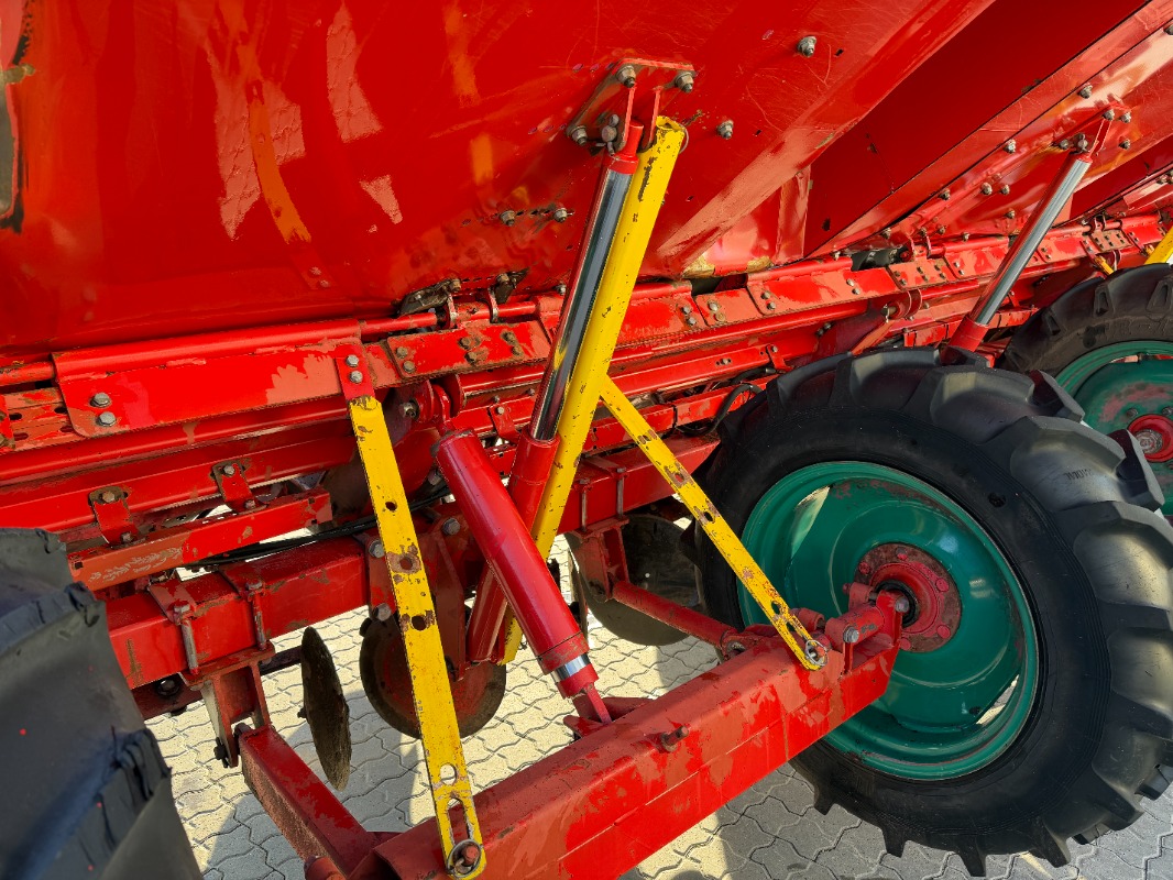 Kverneland UN-3300 - detail