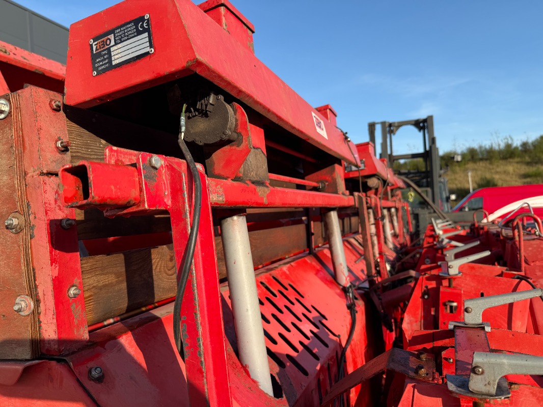 Kverneland UN-3300 - detail