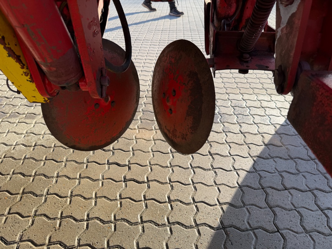 Kverneland UN-3300 - detail